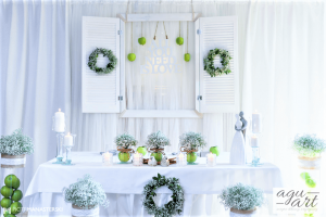 Dekoracja ślubna stołu prezydialnego w Dworku na Błotach w Sierakowicach