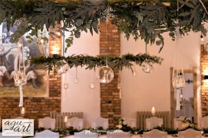 podwieszane roślinne dekoracje