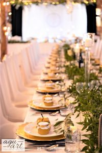 nakrycia dla gości, stół prezydialny dekoracja