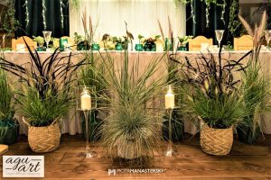 dekoracja ślubna Stołu prezydialnego w sali weselnej Leśnej Karczmy Faltomu