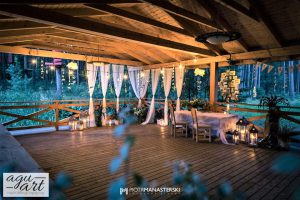 Zewnętrzna dekoracja ślubna