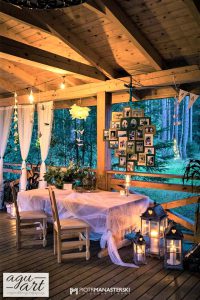 księga gości i tablica ze zdjęciami Pary Młodej