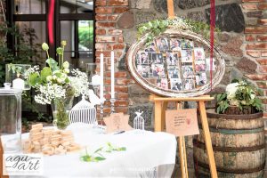 Tablica ze zdjęciami Pary Młodej