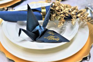 Dekoracja ślubna stołu prezydialnego