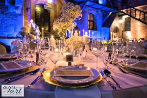 dekoracja ślubna sali weselnej na dziedzińcy Zamku w Gniewie