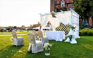 Dekoracja ślubna plenerowa na zamku w Gniewie