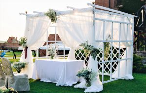 Dekoracja ślubna plenerowa na Zamku w Gniewie