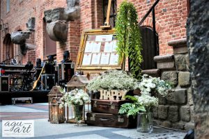 tablica z usadzeniem gości weselnych