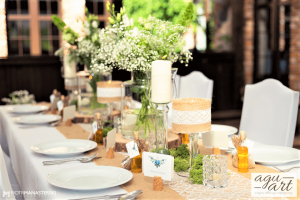 Dekoracja slubna sali weselnej w Dworku na Błotach w Sierakowicach