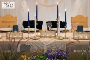 dekoracja stołu prezydialnego w lesnej Karczmie Faltomu