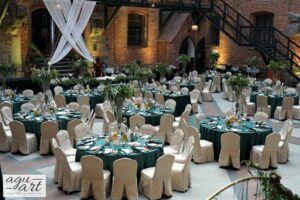 Dekoracja ślubna na dziedzińcu Zamku w Gniewie