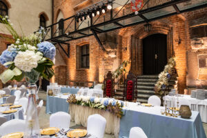 Dekoracja ślubna - stół pary młodej