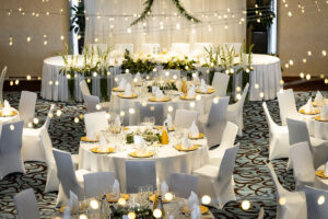 dekoracja ślubna w stylu leśnym