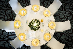 Elegancka dekoracja ślubna stołu